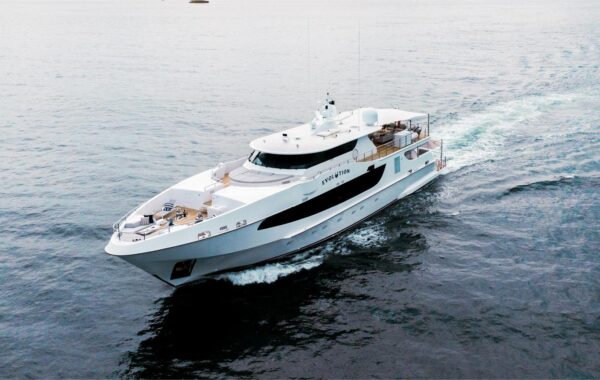 MY Sahana – 120ft Oceanfast Superyacht Vivid Cruise