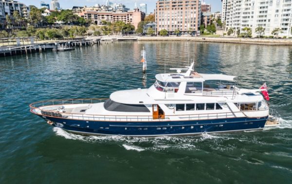 MV Hiilani – 95ft Luxury Motor Yacht Wedding Boat Hire