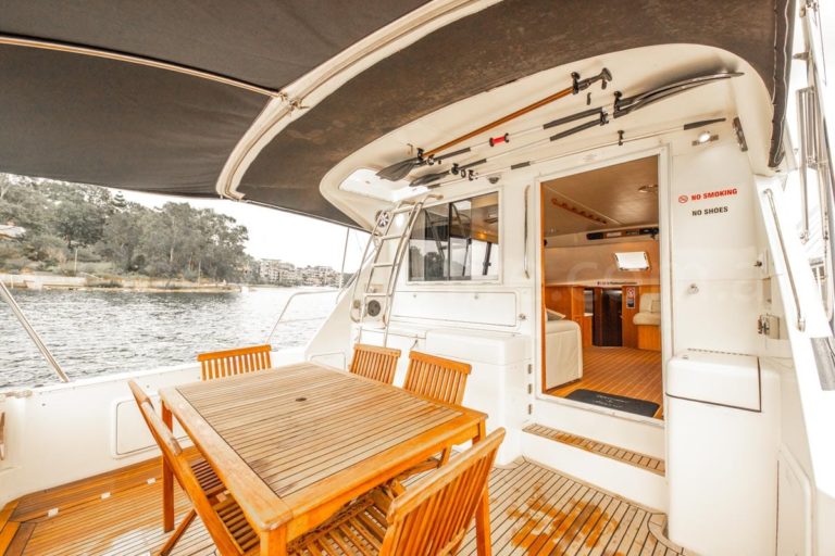 Sydney boat hire on Platinum 31