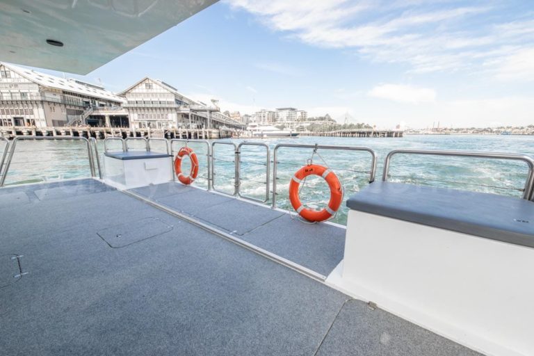 Sydney boat hire on karisma 18