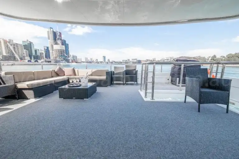 Sydney boat hire on karisma 26