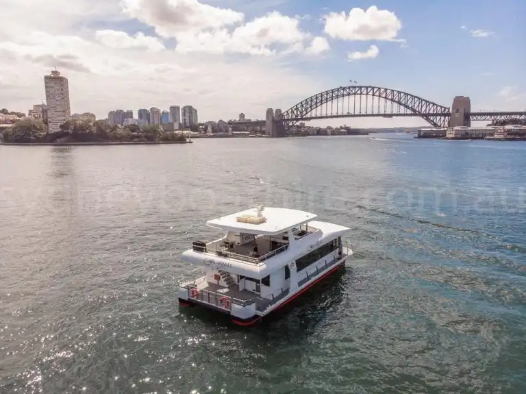 Sydney boat hire on karisma 36