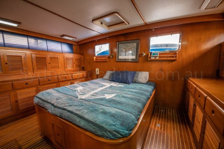 boat hire sydney on ambience 30