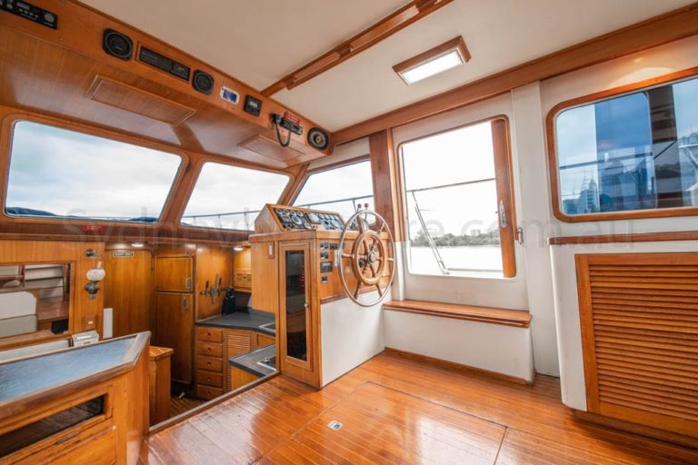 boat hire sydney on ambience 37
