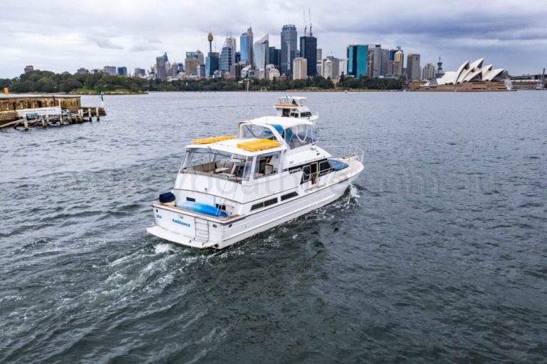 boat hire sydney on ambience 7