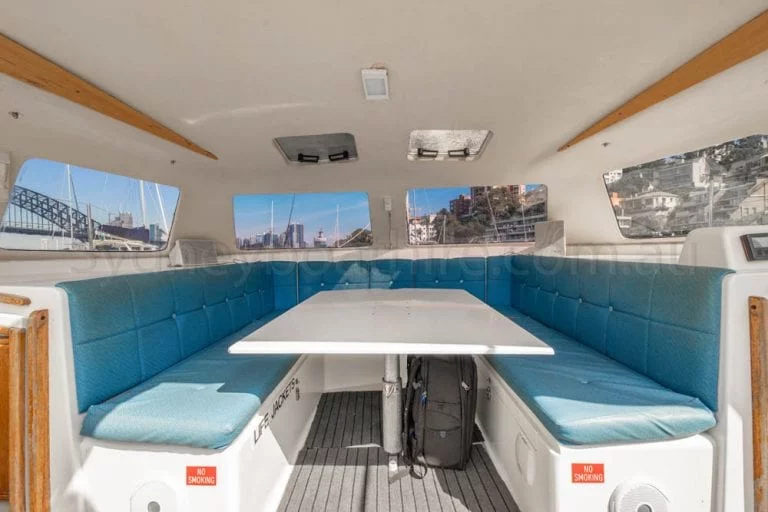 boat hire sydney on delphinus 25