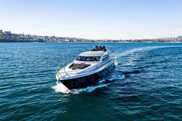 boat hire sydney on ghost 1 5