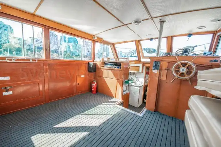 boat hire sydney on neptune 19
