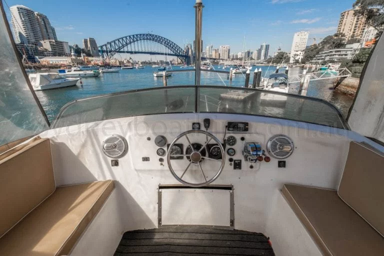 boat hire sydney on neptune 26