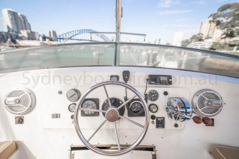 boat hire sydney on neptune 30