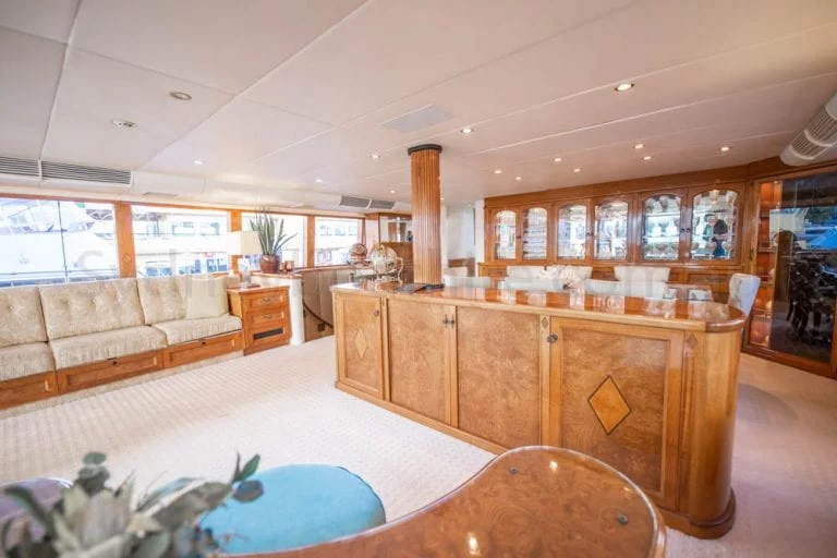 boat hire sydney on oscar ii 42