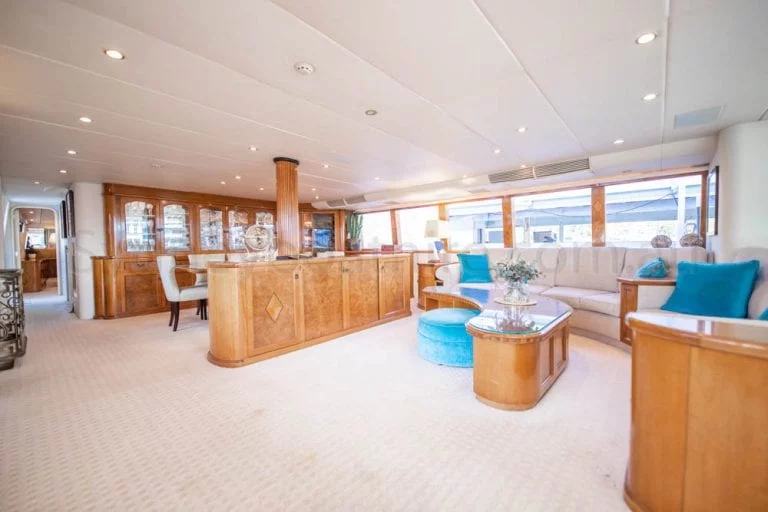 boat hire sydney on oscar ii 43