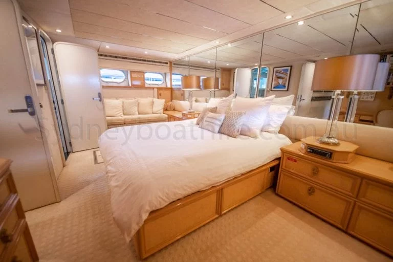 boat hire sydney on oscar ii 47
