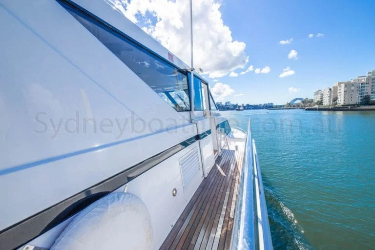 boat hire sydney on oscar ii 75