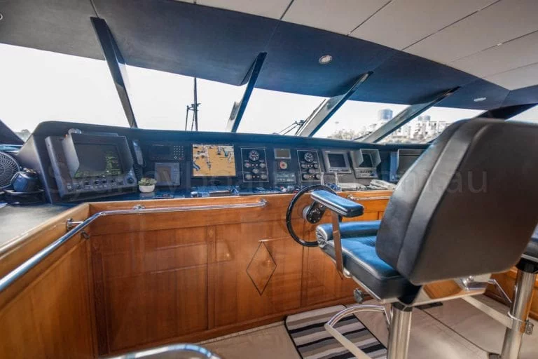 boat hire sydney on oscar ii 86