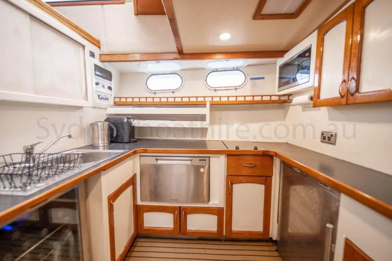 boat hire sydney on calypso 30
