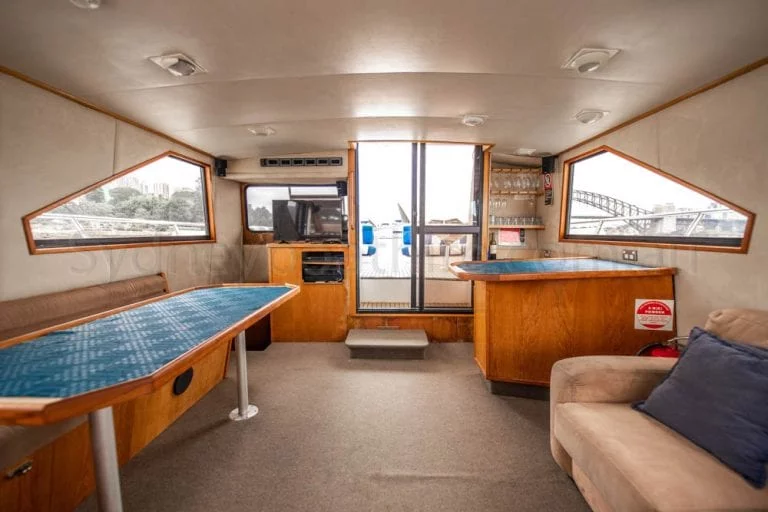 boat hire sydney on calypso 37
