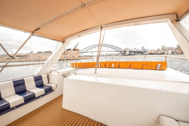 boat hire sydney on calypso 41