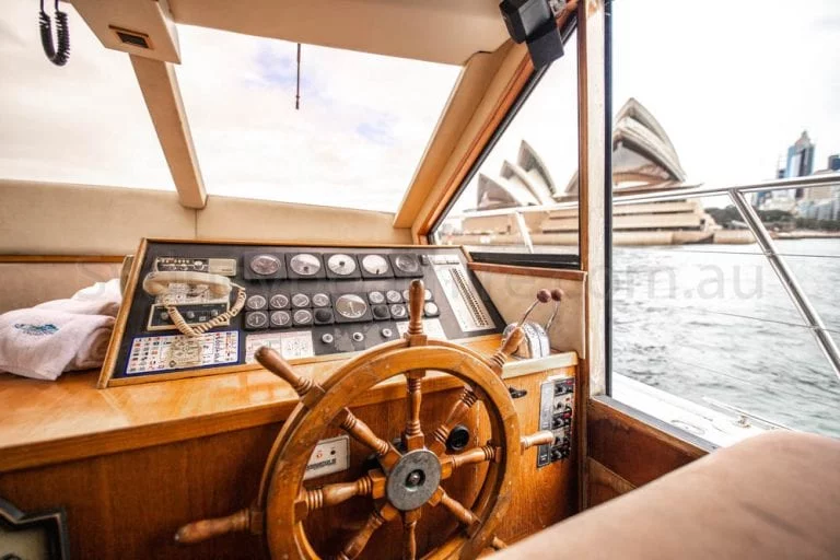 boat hire sydney on calypso 47
