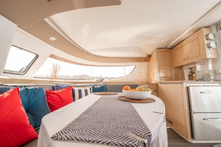 Sydney boat hire Too up 21