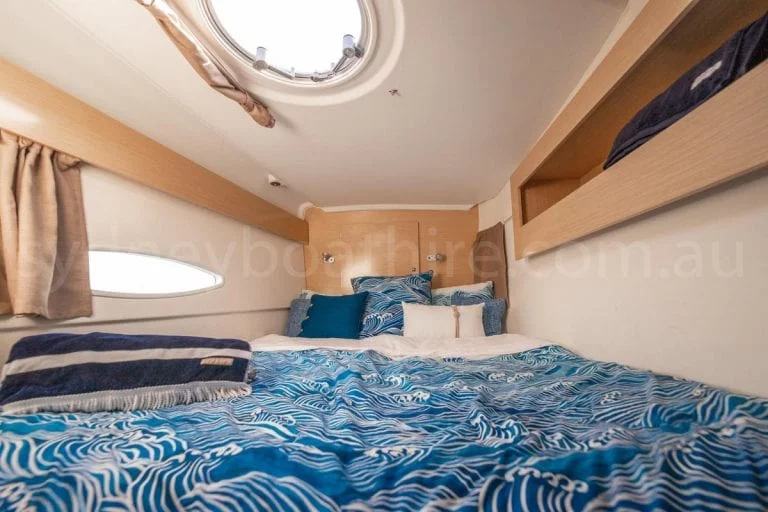Sydney boat hire Too up 22