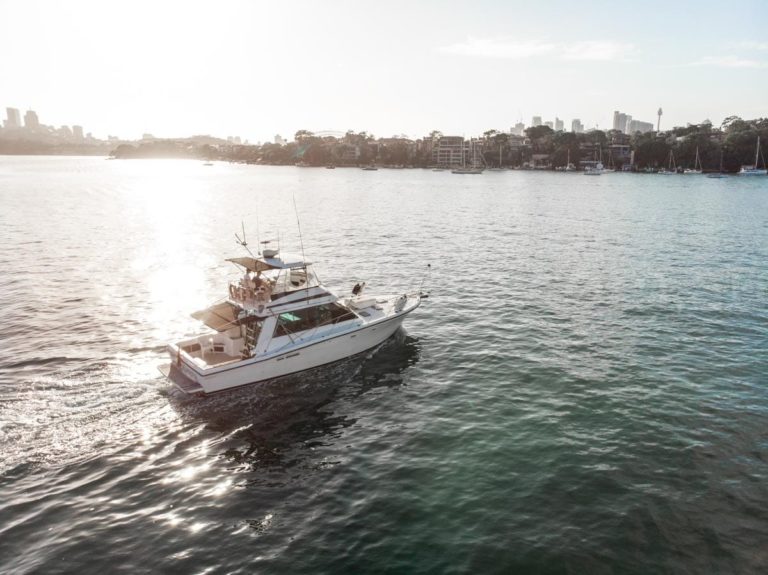 Sydney boat hire on amber 9