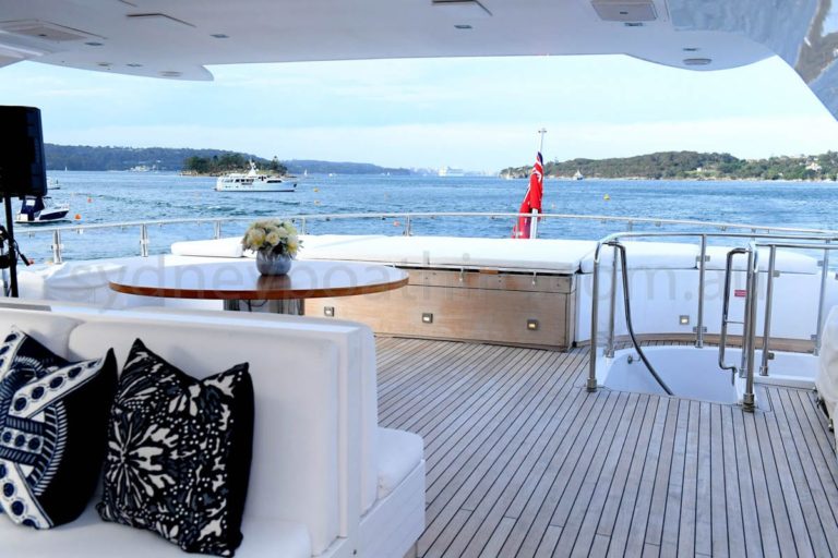 boat hire sydney on infinity pacific 33