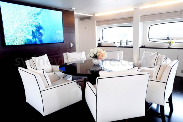 boat hire sydney on infinity pacific 57