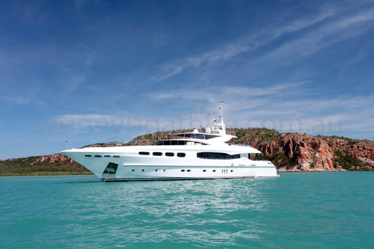 boat hire sydney on infinity pacific 69