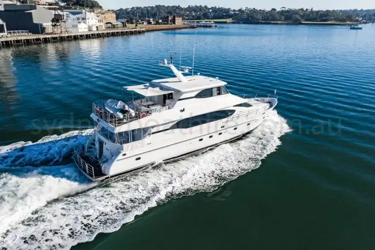boat hire sydney on oceanos 2