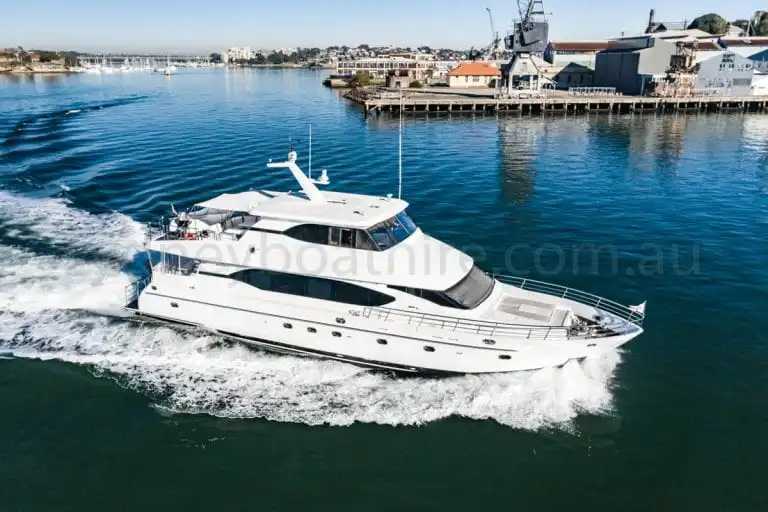 boat hire sydney on oceanos 3