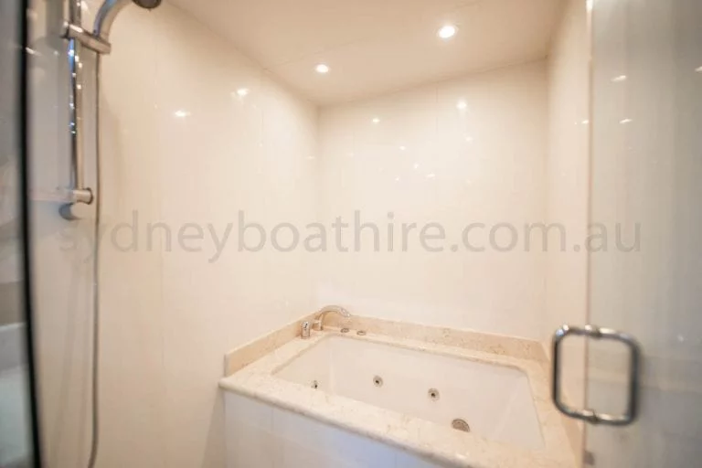 boat hire sydney on oceanos 47