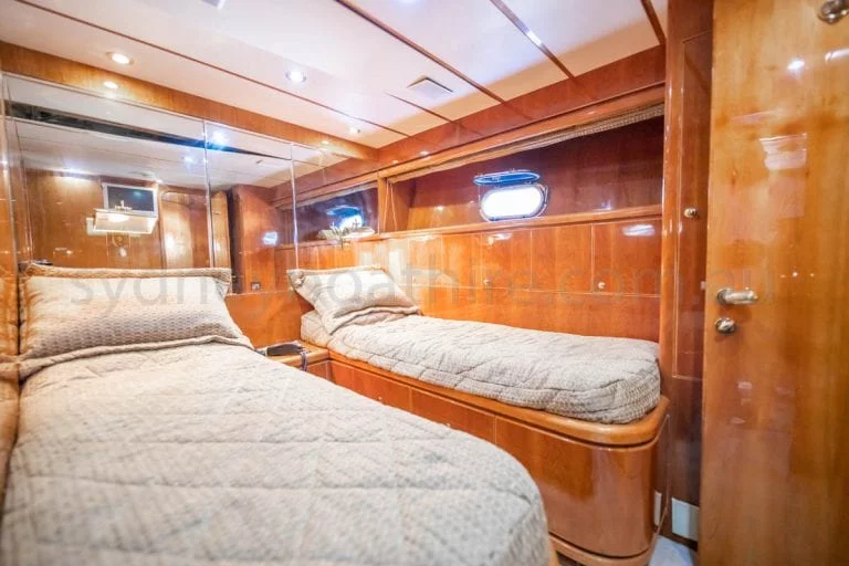 boat hire sydney on oceanos 55