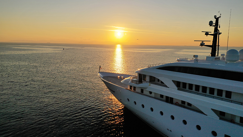 Yacht Charter vs Cruise ship: What’s The Difference | Sydney Boat Hire