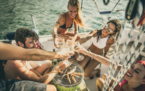 Why BBQ Boat Hire Is Perfect For A Weekend Getaway