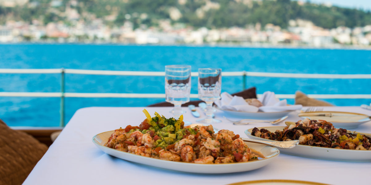 What Are The Best Foods To Eat While On A Boat?